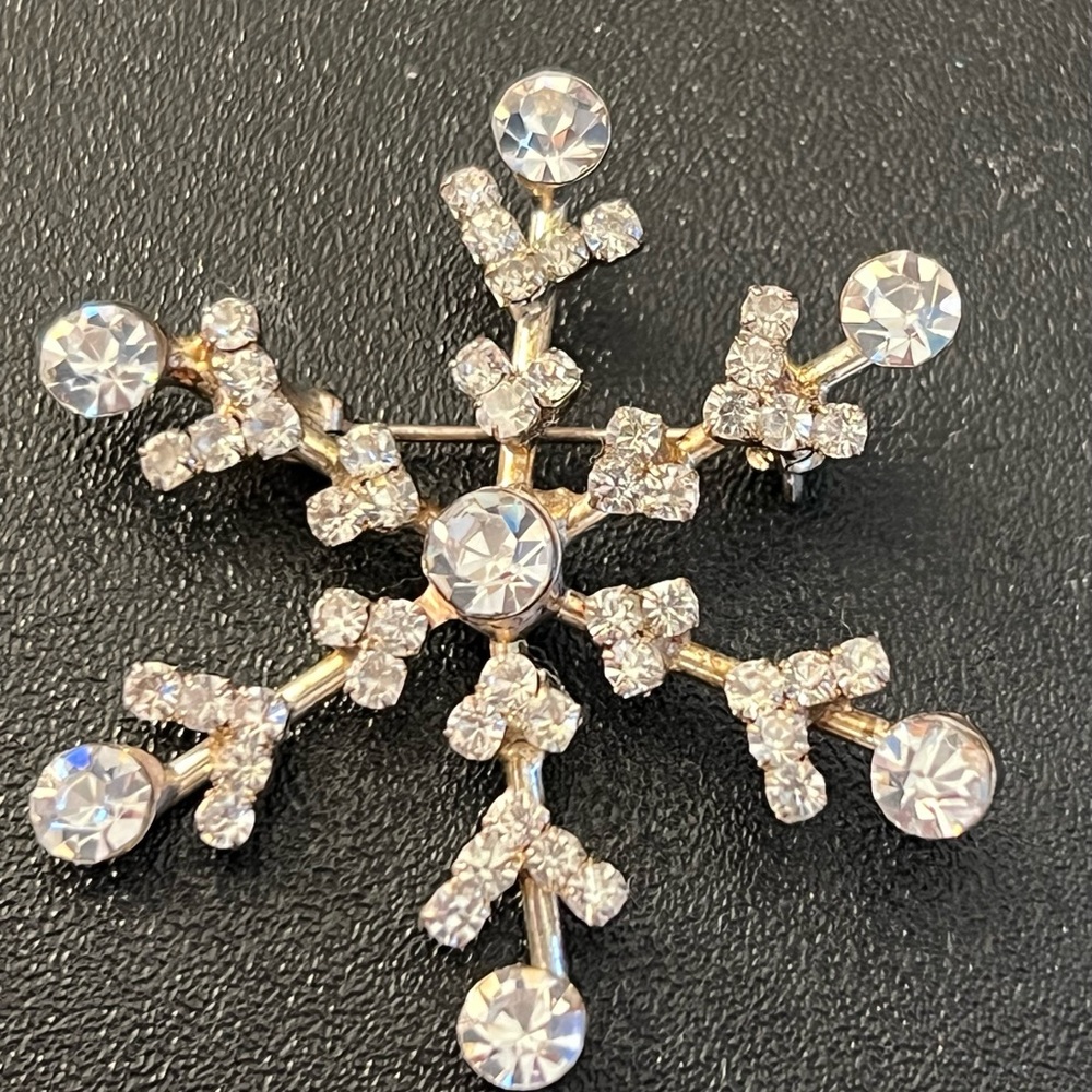 Rhinestone Studded Gold Tone Winter Cold Snowflake Brooch Pin